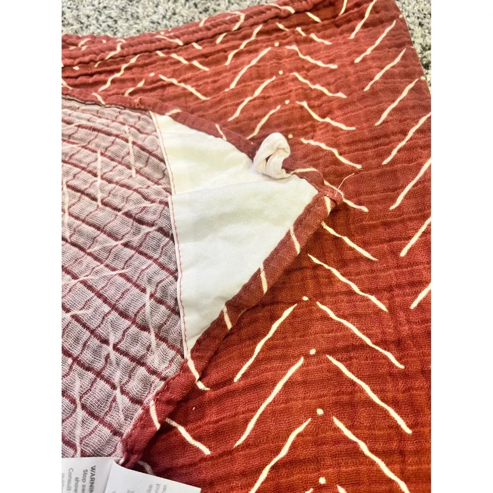 Itzy Ritzy Rust Red White Chevron Cotton Muslin Gauze Baby Swaddle Blanket Loop